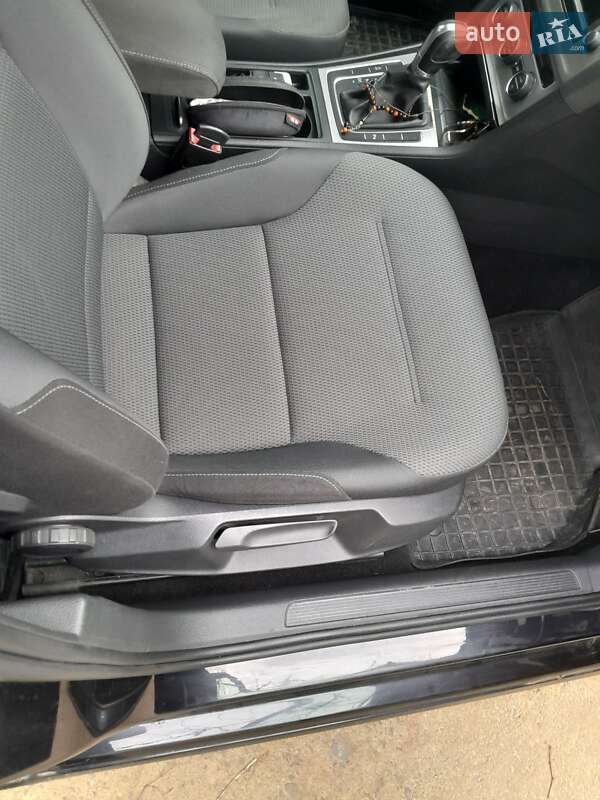 Універсал Volkswagen Golf 2015 в Ужгороді