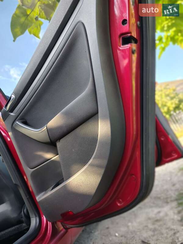 Хетчбек Volkswagen Golf 2009 в Прилуках