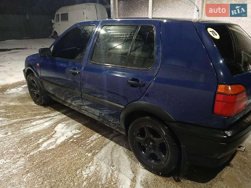 Хетчбек Volkswagen Golf 1994 в Стебнику