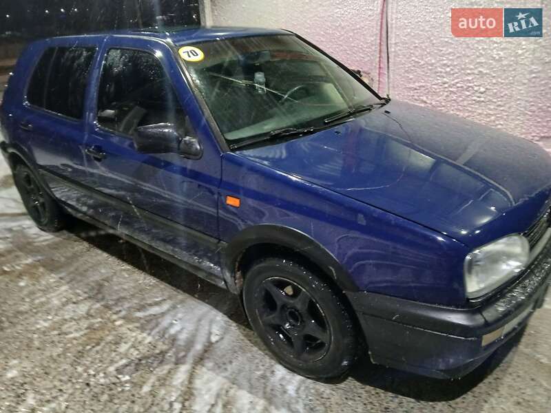 Хетчбек Volkswagen Golf 1994 в Стебнику