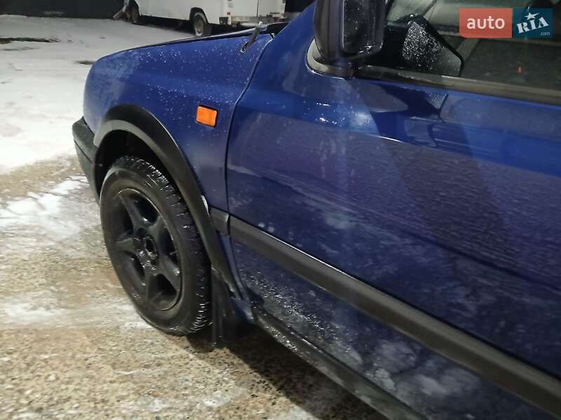 Хетчбек Volkswagen Golf 1994 в Стебнику