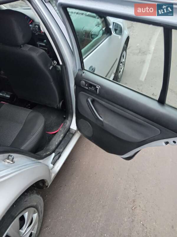 Універсал Volkswagen Golf 2003 в Києві