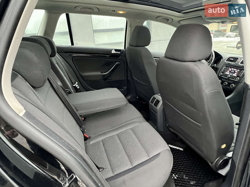 Універсал Volkswagen Golf 2010 в Тернополі