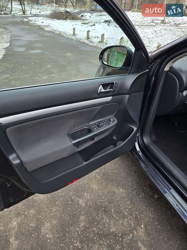 Універсал Volkswagen Golf 2010 в Києві