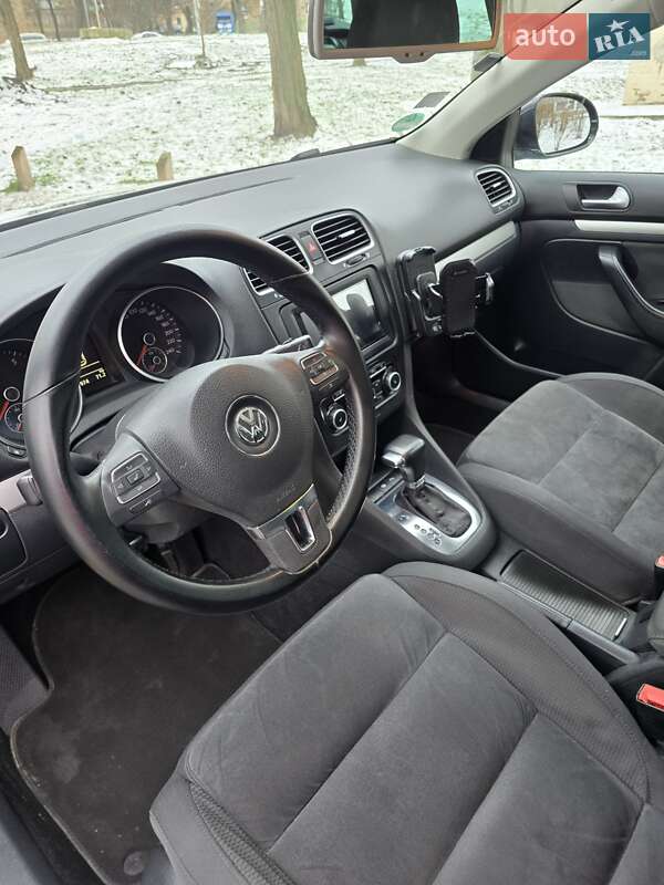 Універсал Volkswagen Golf 2010 в Києві