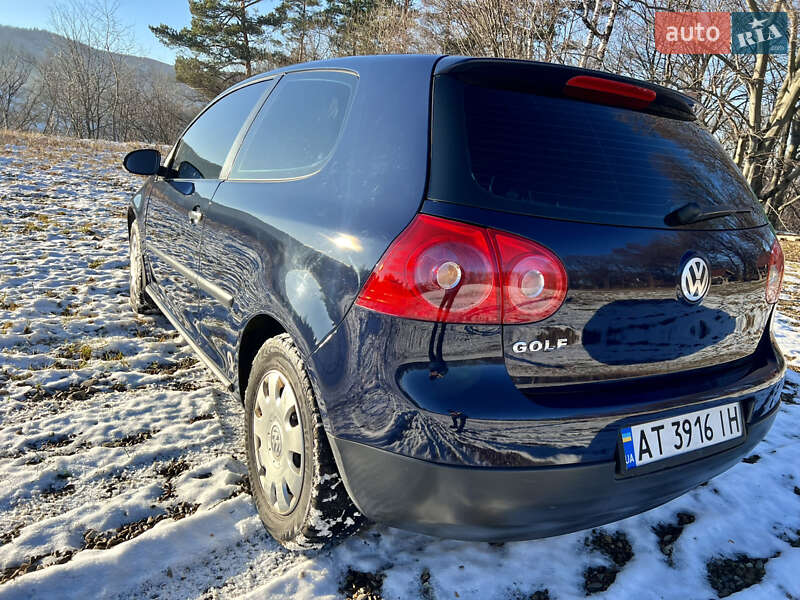 Хетчбек Volkswagen Golf 2003 в Долині