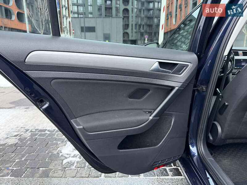Універсал Volkswagen Golf 2017 в Києві