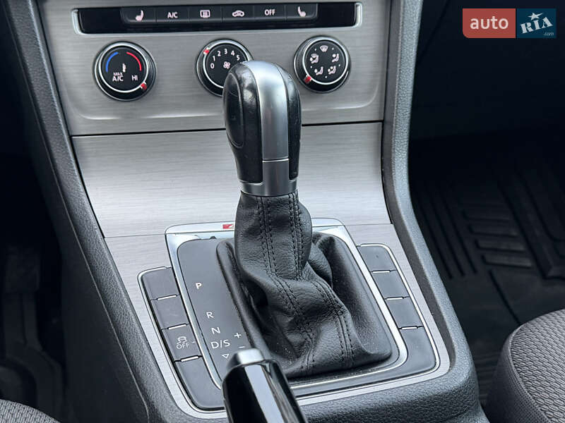 Універсал Volkswagen Golf 2017 в Києві