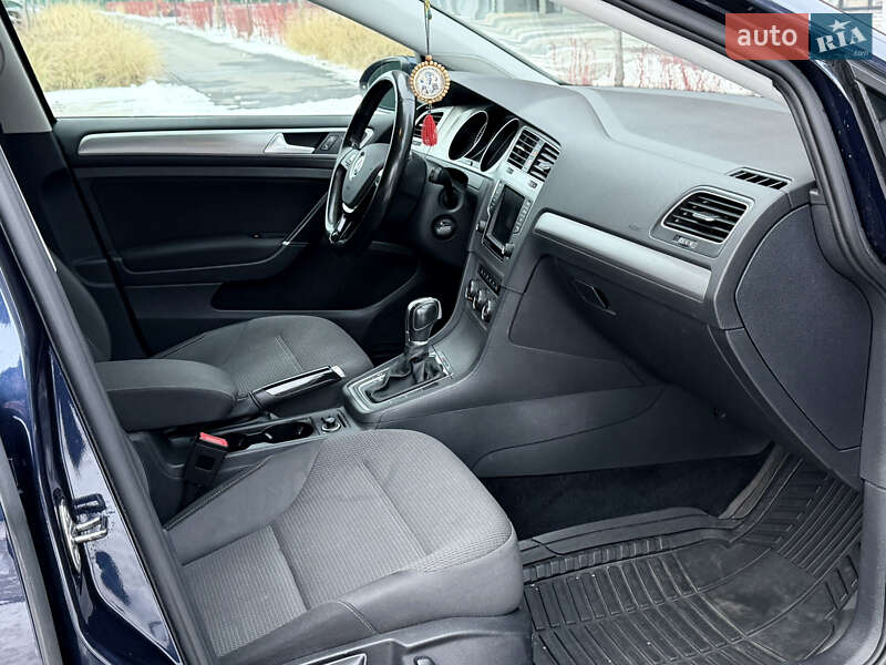 Універсал Volkswagen Golf 2017 в Києві