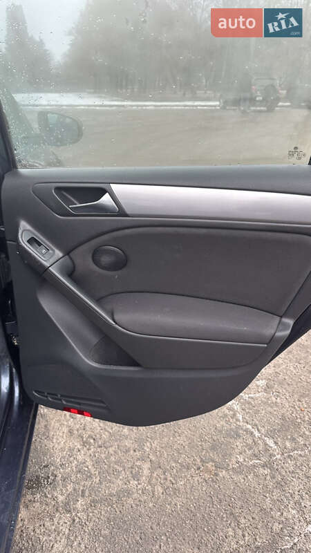 Хетчбек Volkswagen Golf 2010 в Володимирі