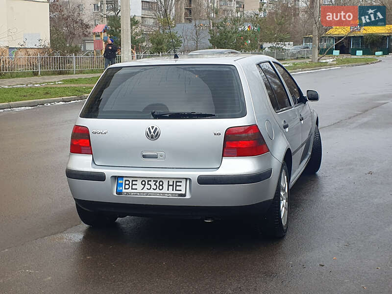 Хетчбек Volkswagen Golf 2001 в Миколаєві