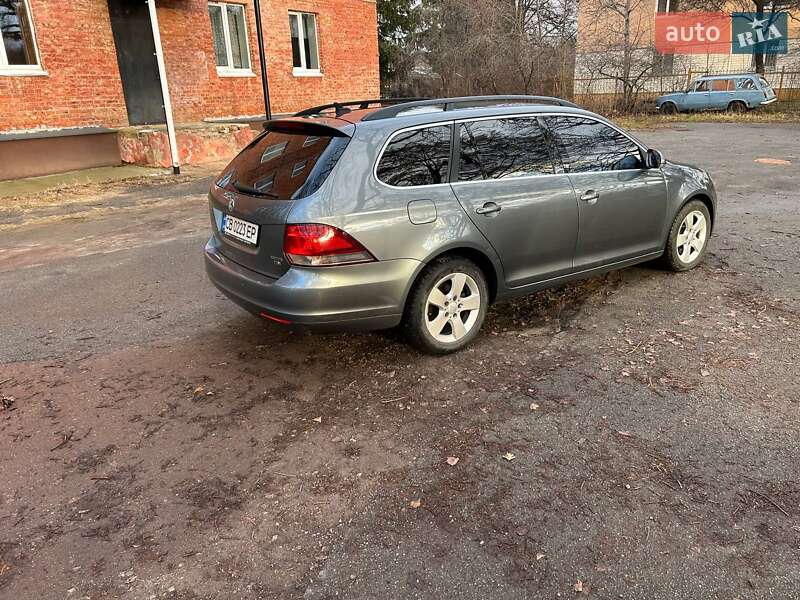 Універсал Volkswagen Golf 2011 в Чернігові