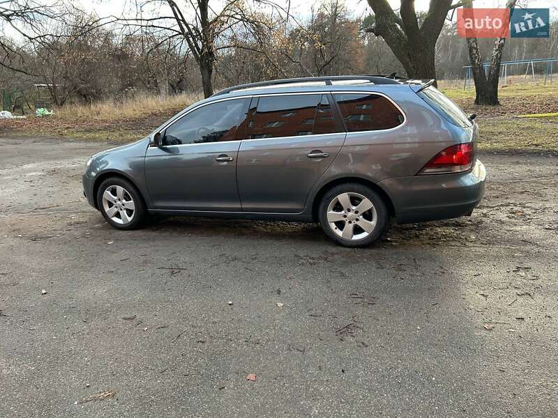 Універсал Volkswagen Golf 2011 в Чернігові