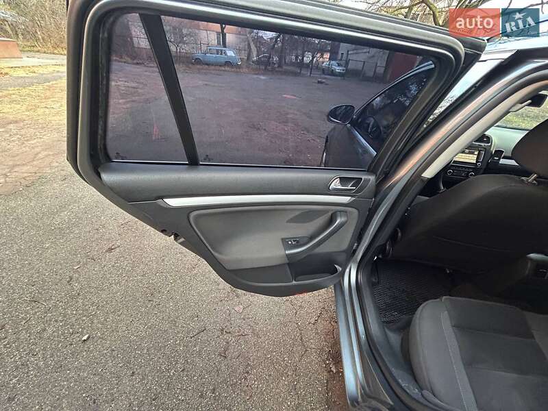 Універсал Volkswagen Golf 2011 в Чернігові