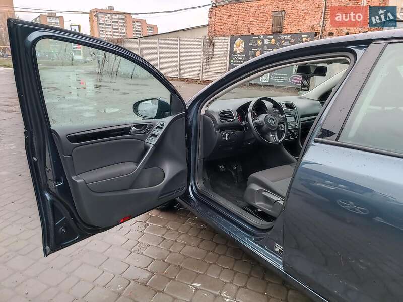 Хетчбек Volkswagen Golf 2010 в Харкові
