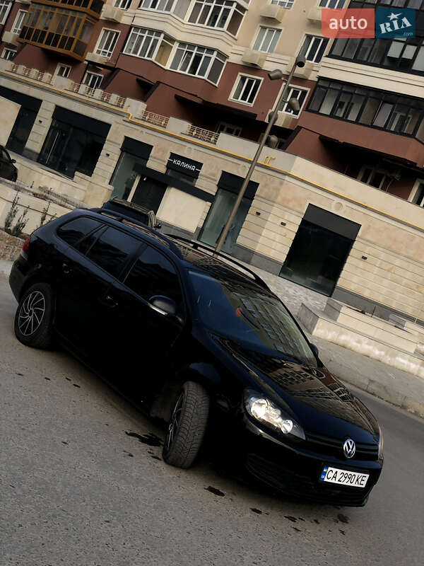 Универсал Volkswagen Golf 2010 в Умани