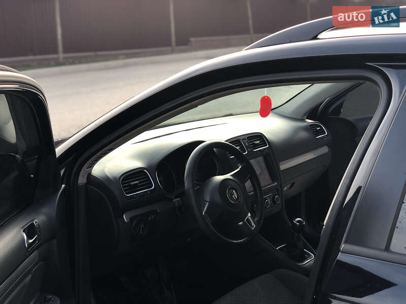 Универсал Volkswagen Golf 2010 в Умани