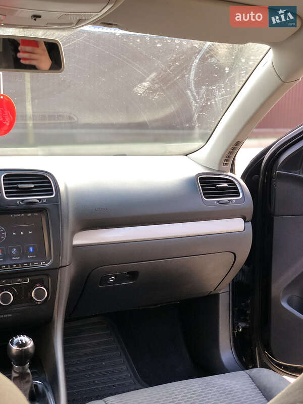 Универсал Volkswagen Golf 2010 в Умани