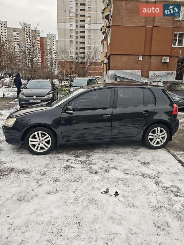 Хетчбек Volkswagen Golf 2006 в Києві