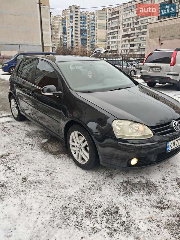 Хетчбек Volkswagen Golf 2006 в Києві