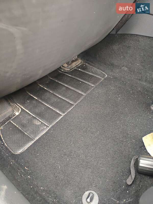 Хетчбек Volkswagen Golf 2006 в Києві