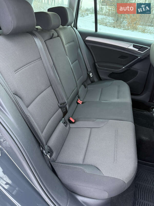 Універсал Volkswagen Golf 2013 в Гребінках