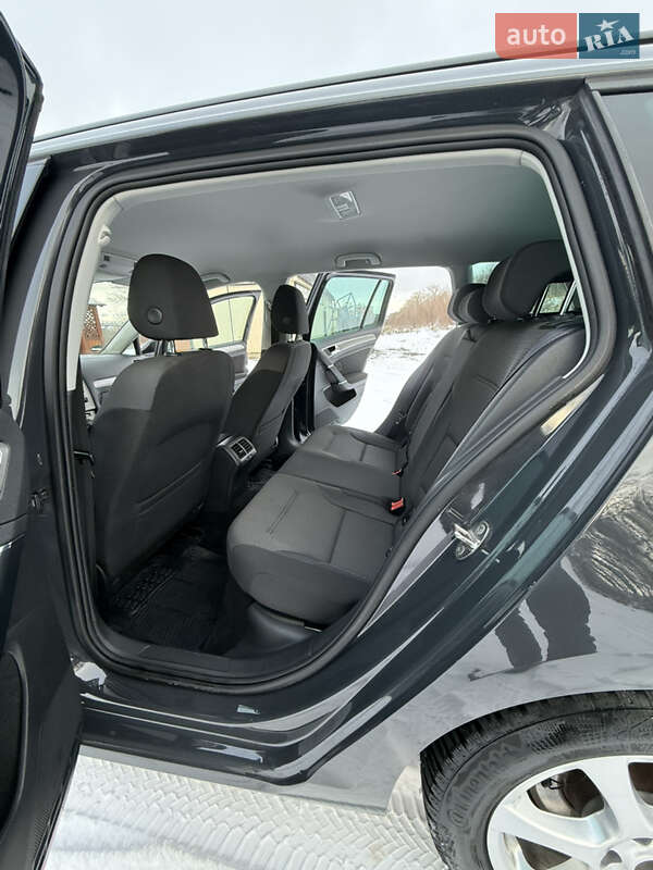 Універсал Volkswagen Golf 2013 в Гребінках