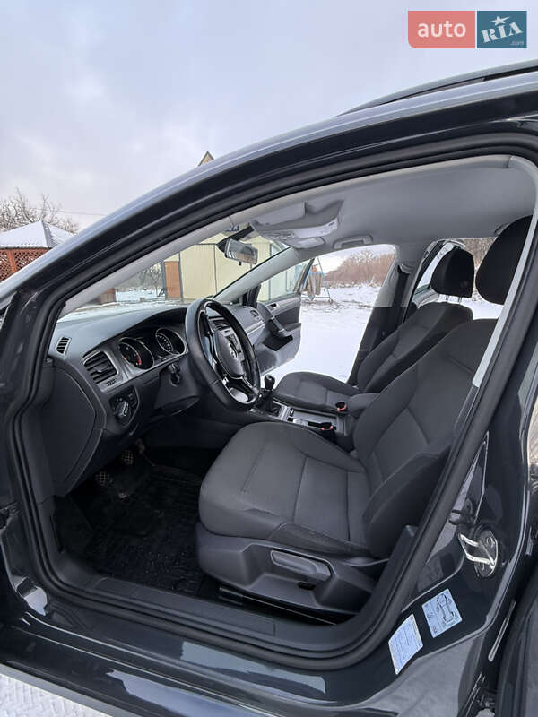 Універсал Volkswagen Golf 2013 в Гребінках