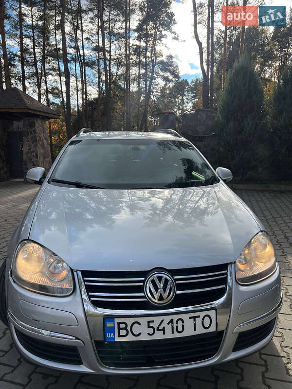 Універсал Volkswagen Golf 2008 в Новояворівську