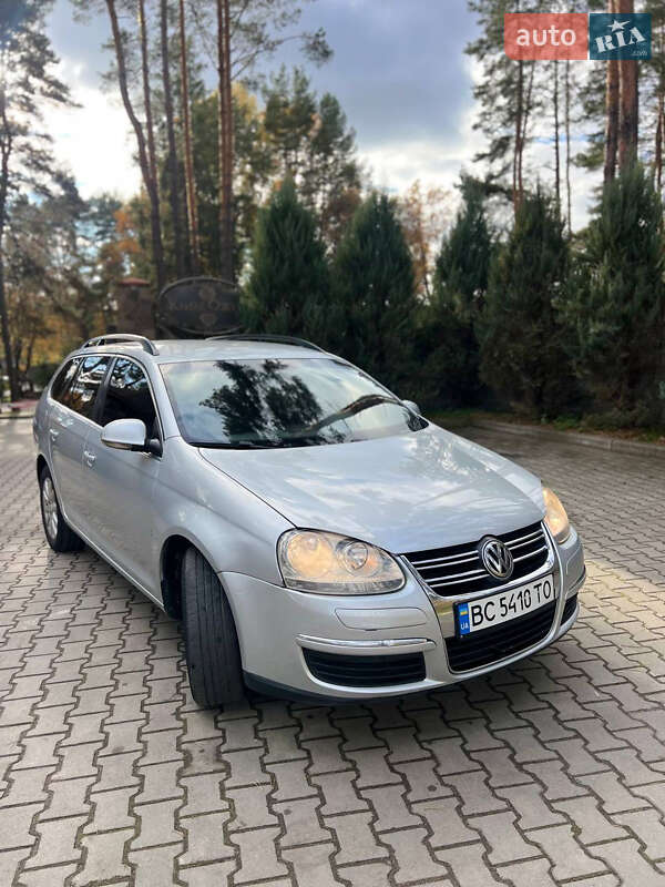 Універсал Volkswagen Golf 2008 в Новояворівську
