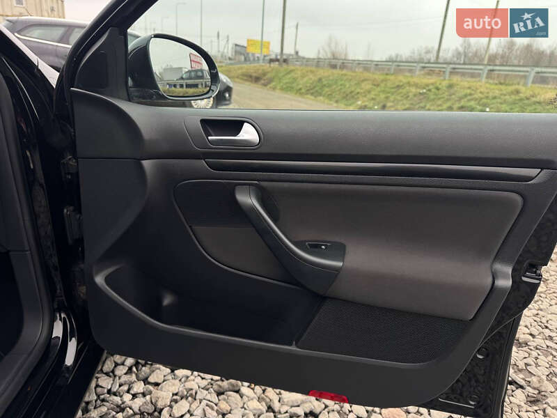 Універсал Volkswagen Golf 2012 в Стрию