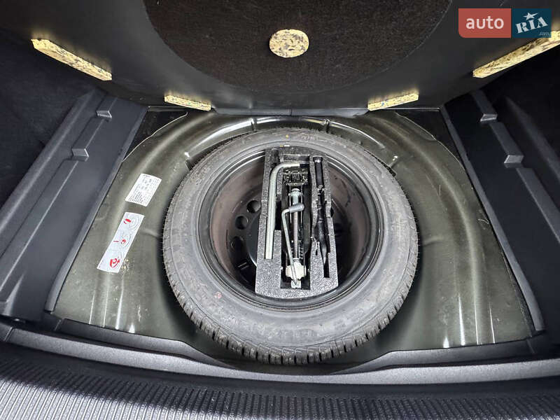 Універсал Volkswagen Golf 2012 в Стрию