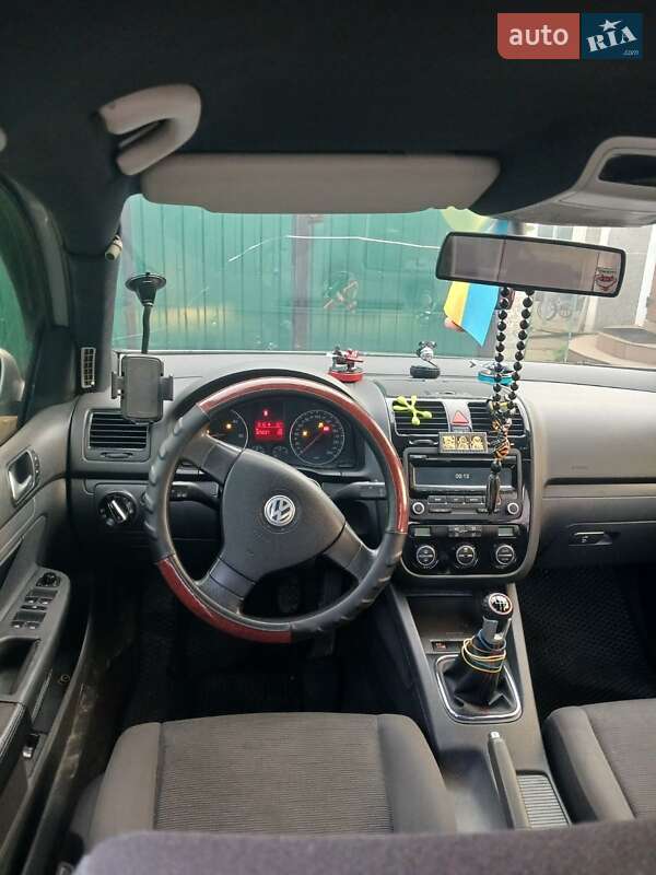 Хетчбек Volkswagen Golf 2005 в Вознесенську