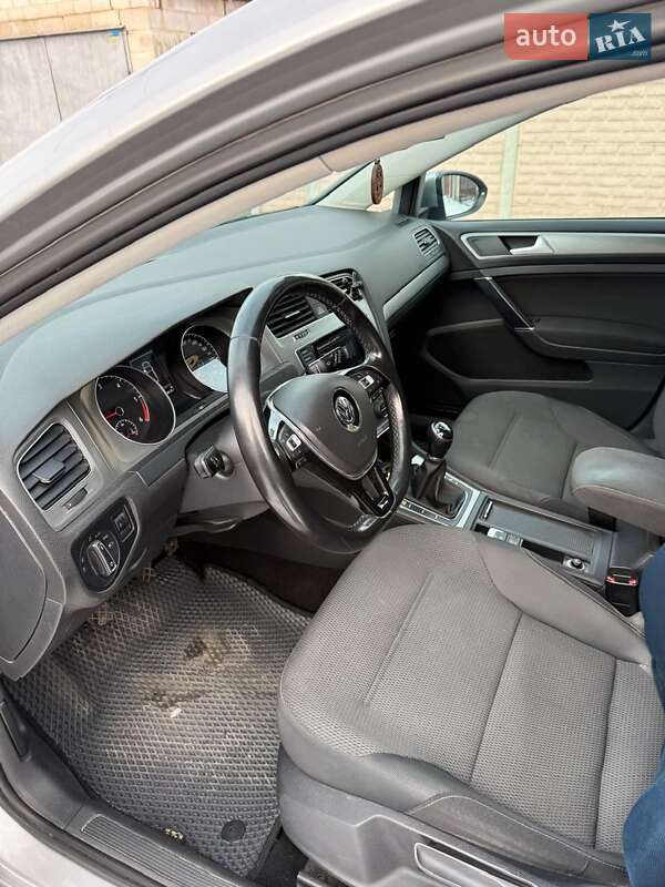 Хетчбек Volkswagen Golf 2014 в Запоріжжі