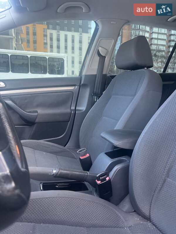 Хэтчбек Volkswagen Golf 2007 в Днепре