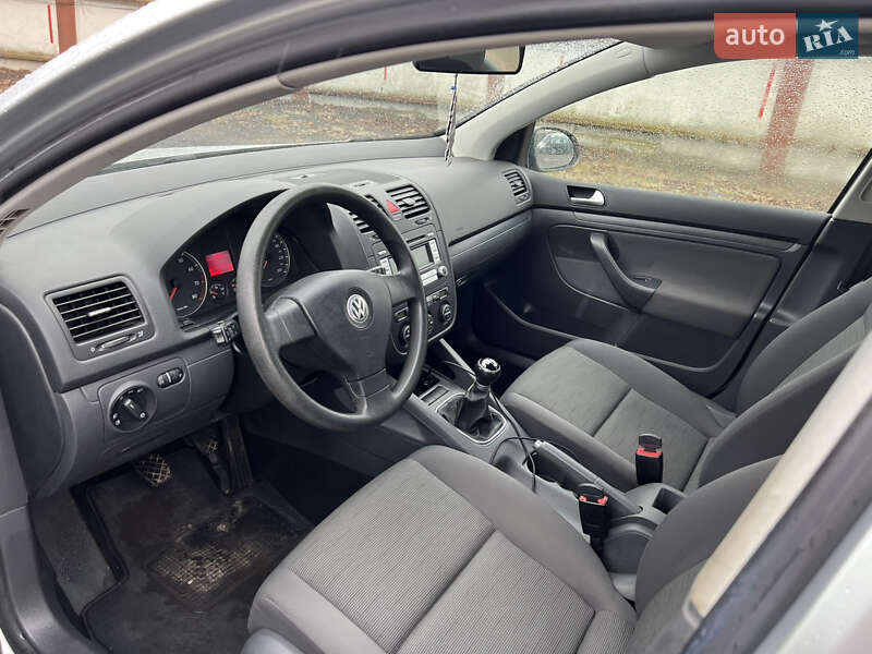 Хетчбек Volkswagen Golf 2007 в Нововолинську