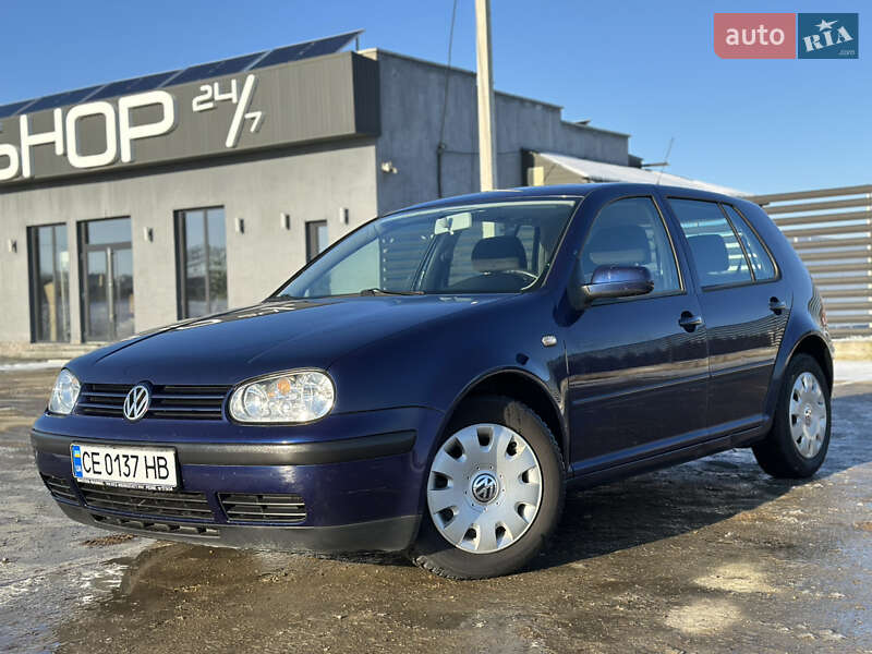 Хетчбек Volkswagen Golf 2002 в Чернівцях
