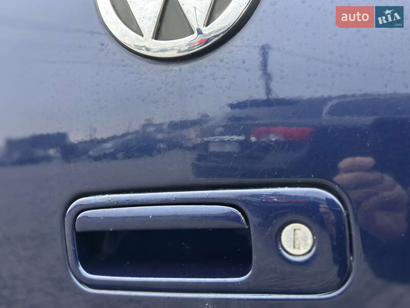 Хетчбек Volkswagen Golf 2002 в Чернівцях