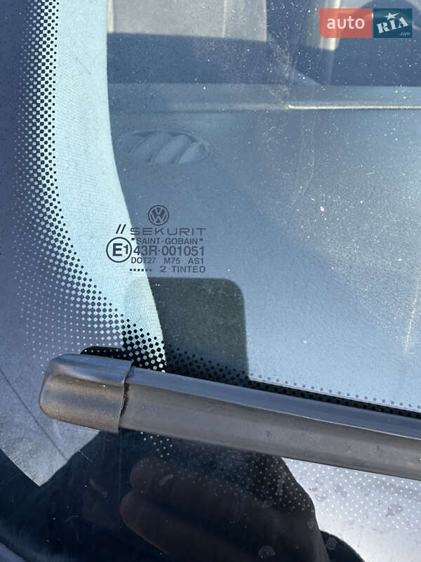 Хетчбек Volkswagen Golf 2002 в Чернівцях