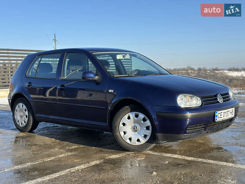Хетчбек Volkswagen Golf 2002 в Чернівцях