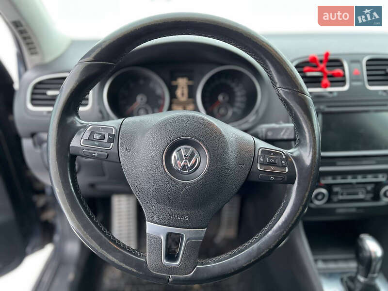 Хетчбек Volkswagen Golf 2012 в Козелеці