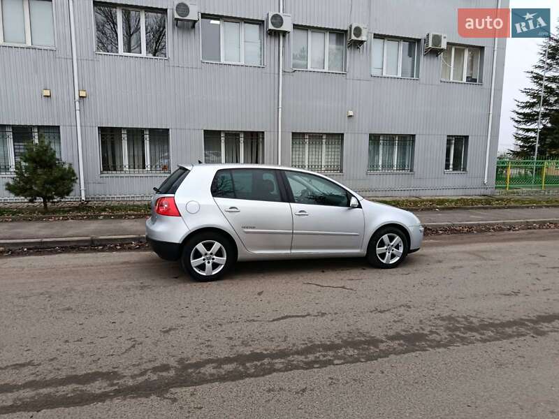 Хетчбек Volkswagen Golf 2008 в Луцьку