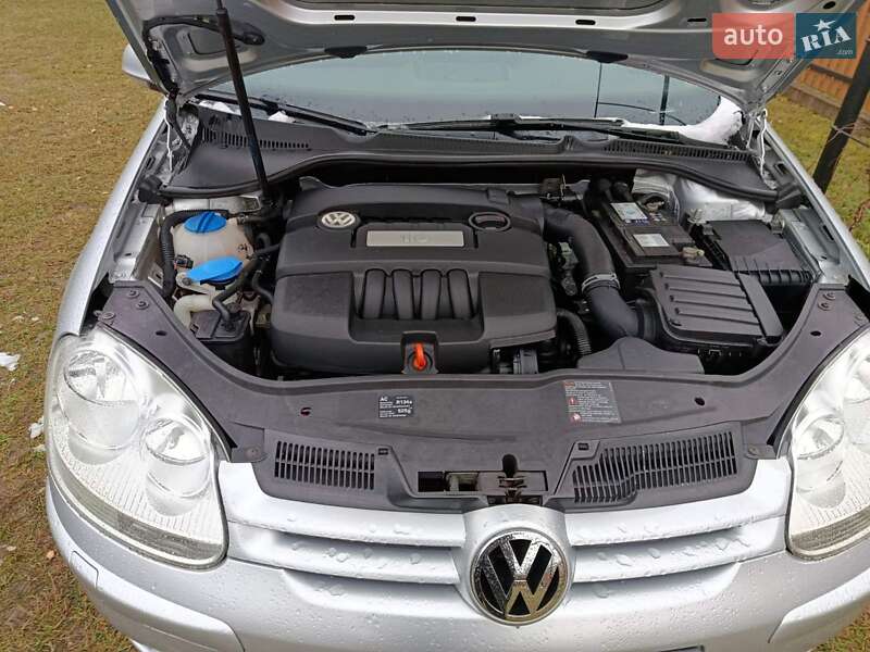 Хетчбек Volkswagen Golf 2008 в Луцьку