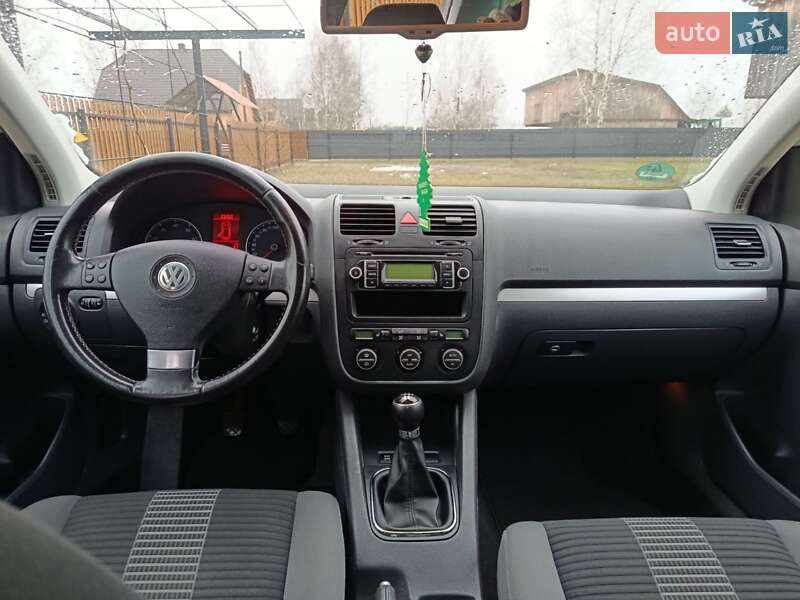 Хетчбек Volkswagen Golf 2008 в Луцьку