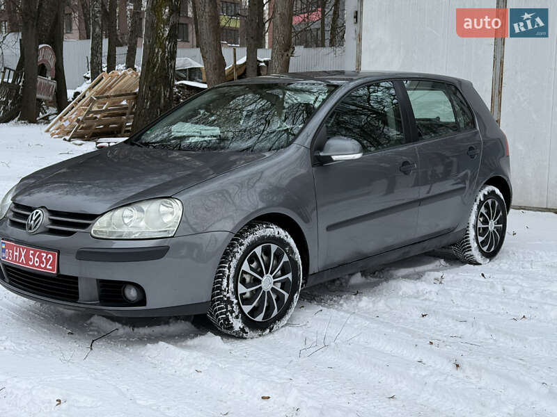 Хетчбек Volkswagen Golf 2004 в Тернополі