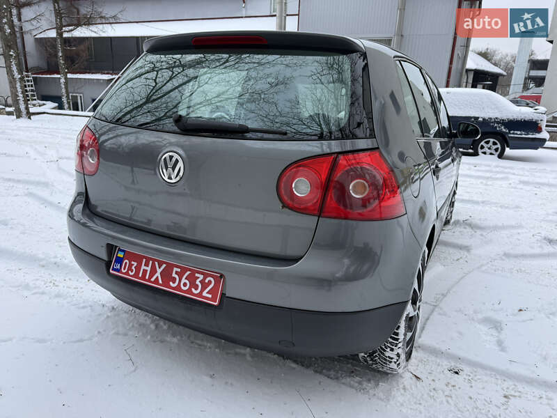 Хетчбек Volkswagen Golf 2004 в Тернополі