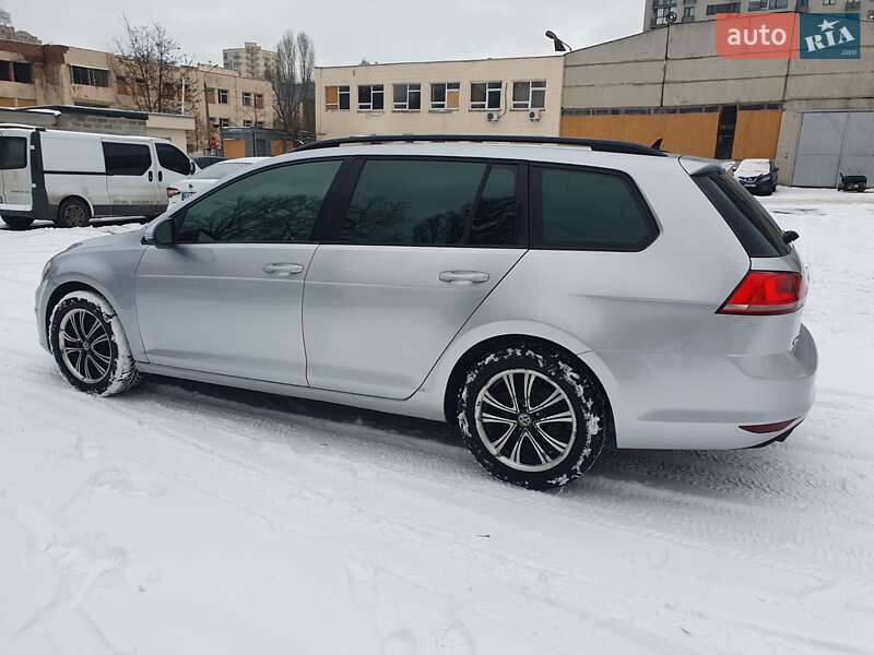 Универсал Volkswagen Golf 2015 в Киеве