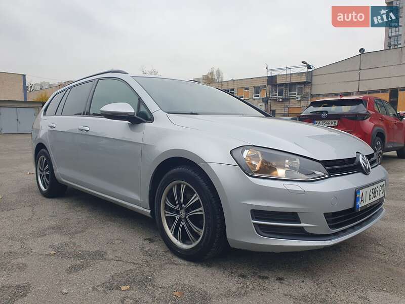 Универсал Volkswagen Golf 2015 в Киеве