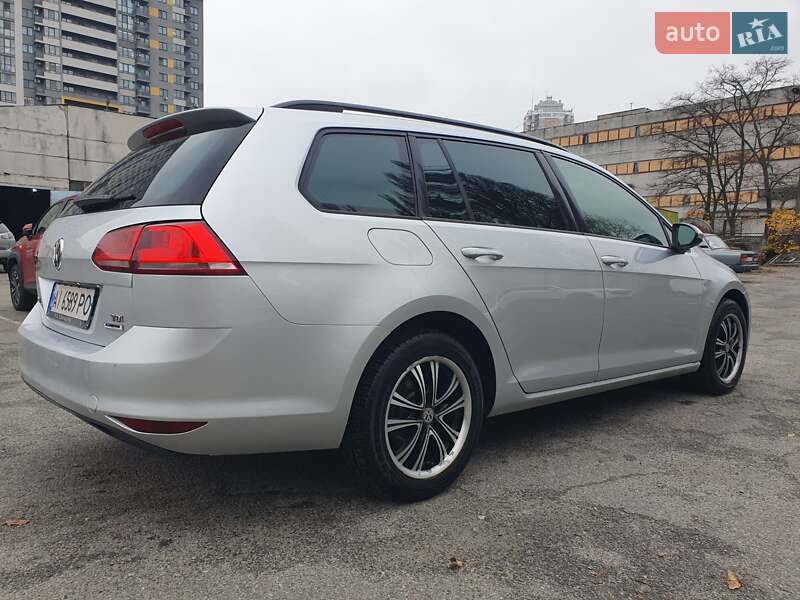 Универсал Volkswagen Golf 2015 в Киеве