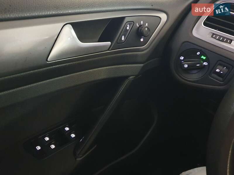 Универсал Volkswagen Golf 2015 в Киеве